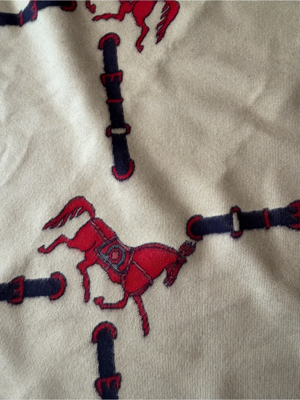 Beige and Red Equestrian scarf - Picture 4 of 10
